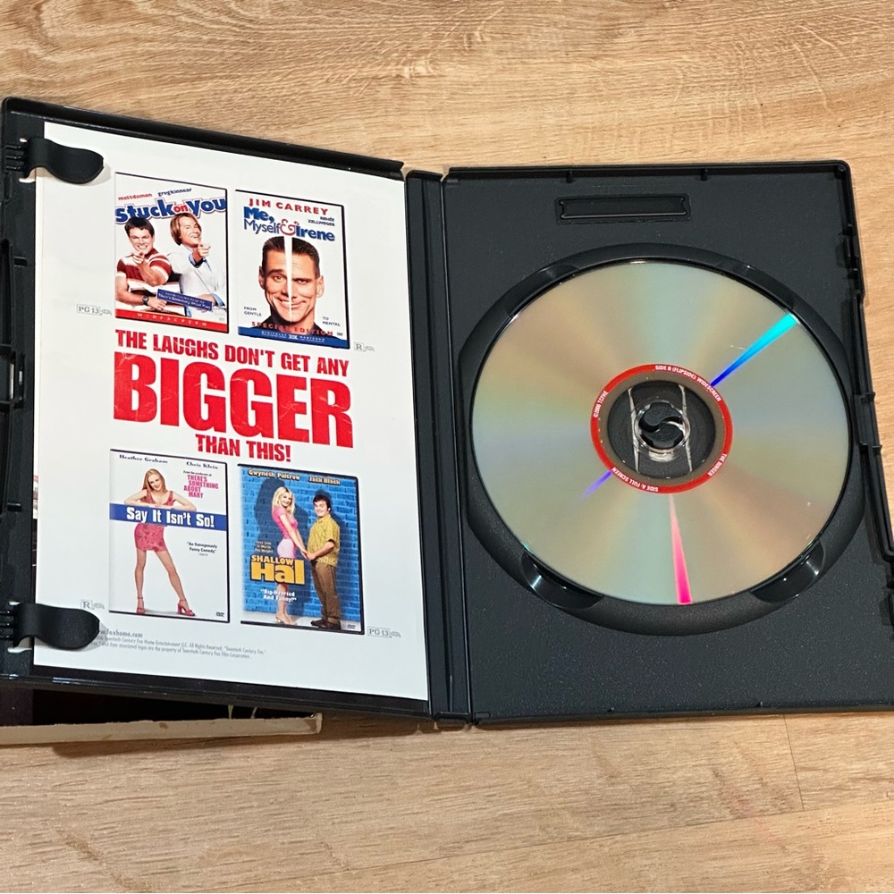The Ringer (DVD) - Picture 5 of 7
